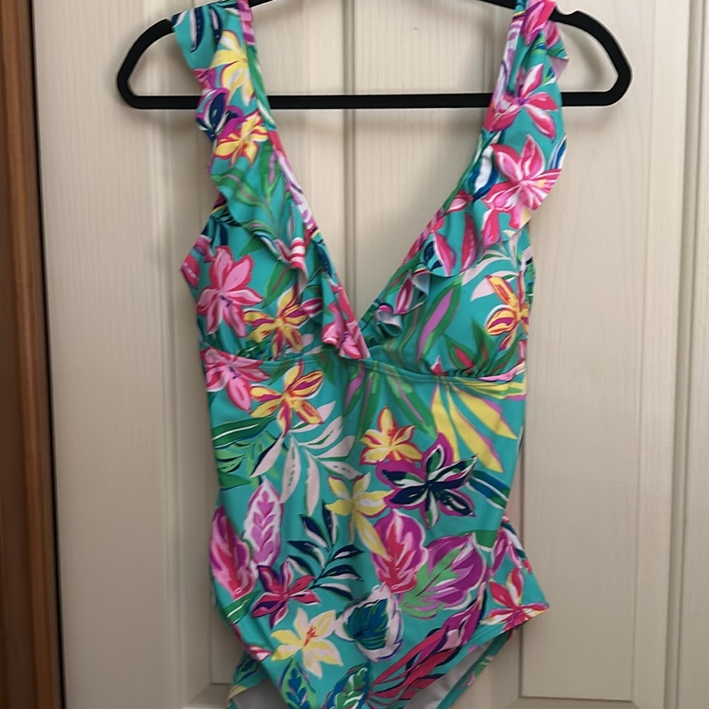Stella Parker floral ruffle One Piece Swimsuit, Size Extra Large
New